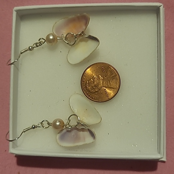 Shell earrings - Picture 3 of 4